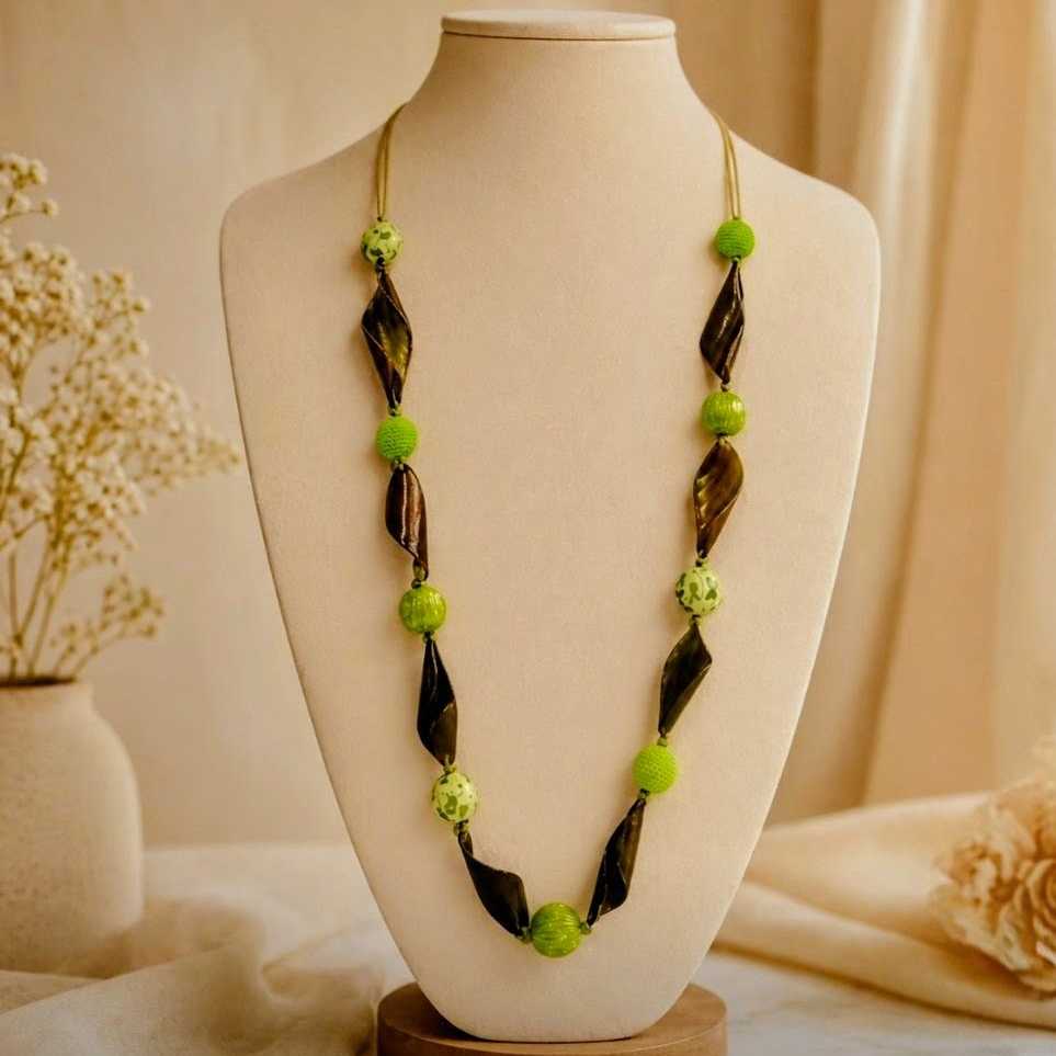 COLLAR MADERA EN PISTACHO