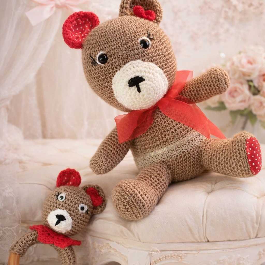 AMIGURIMI OSITO Y MORDEDOR A JUEGO EN MARRÓN Y ROJO