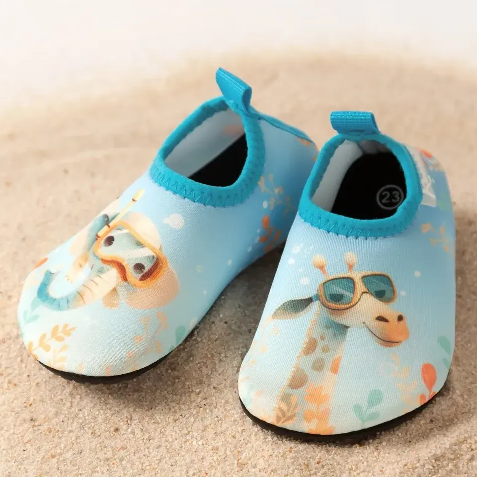 ESCARPINES DE BEBÉ ANTIDESLIZANTES PARA PLAYA Y PISCINA `AQUASOCKER` 6168 AZUL KIOKIDS