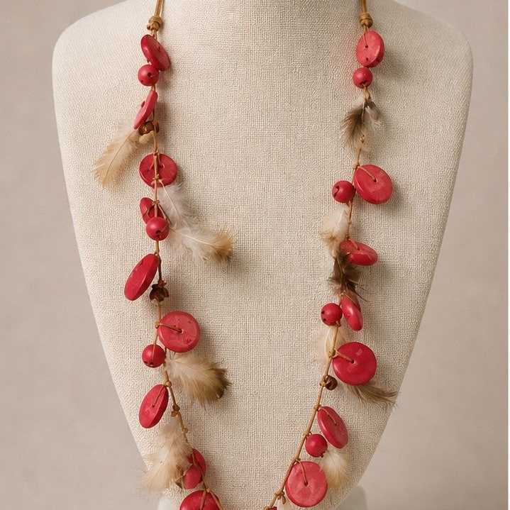 COLLAR LARGO FRAMBUESA PLUMAS ( REF. 44212187 )