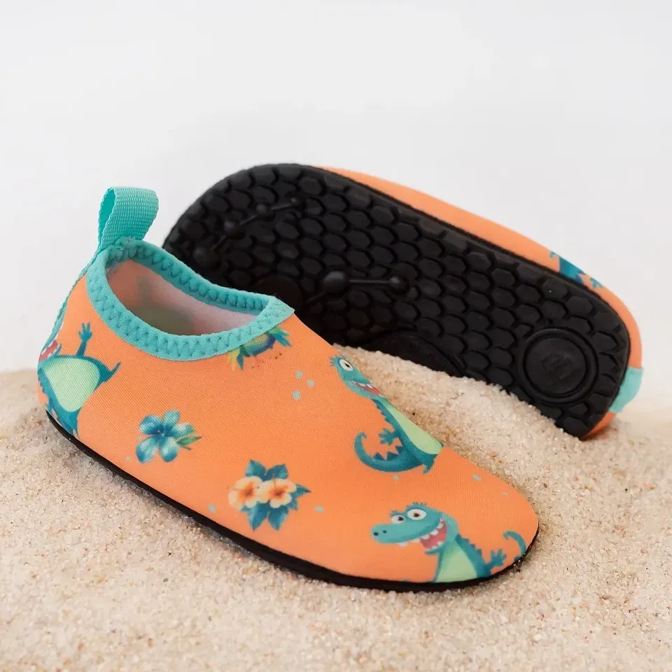 ESCARPINES DE BEBÉ ANTIDESLIZANTES PARA PLAYA Y PISCINA `AQUASOCKER` 3836 NARANJA KIOKIDS