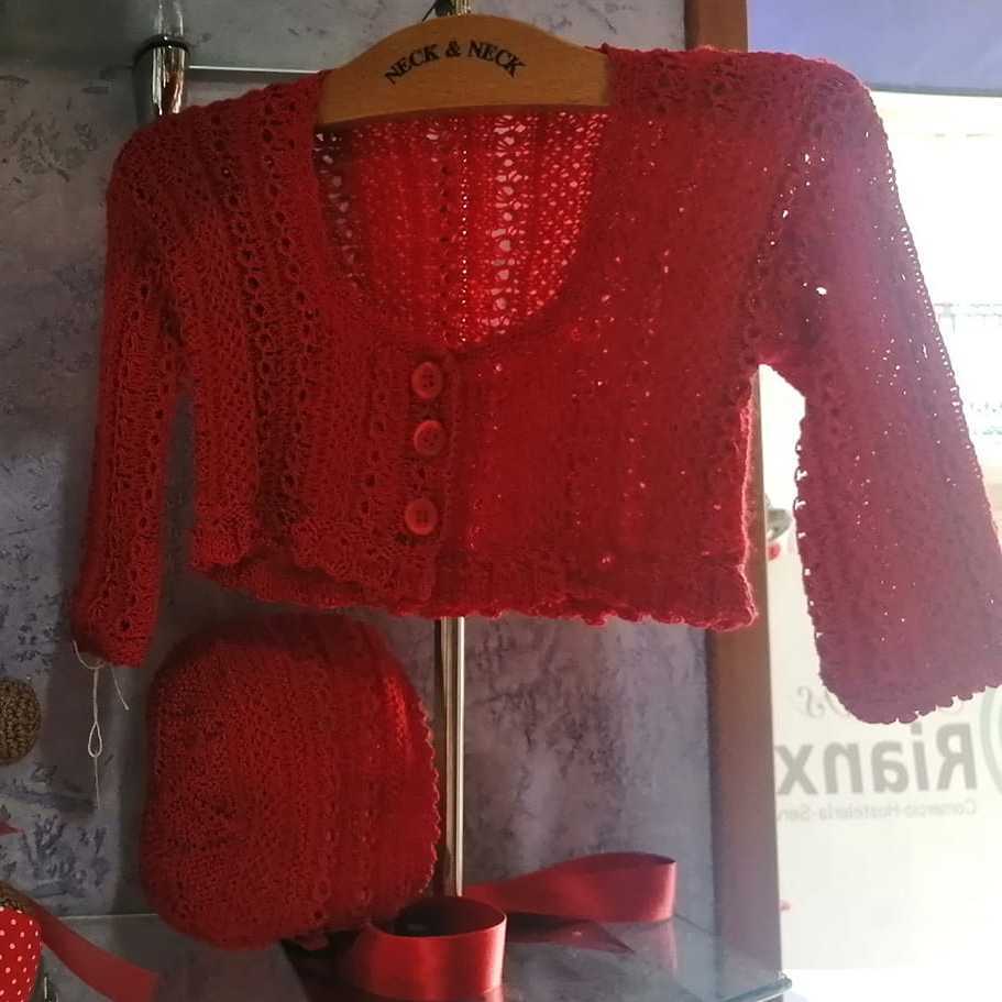 CHAQUETA Y CAPOTA EN ROJO ( TALLA 1 AÑO)