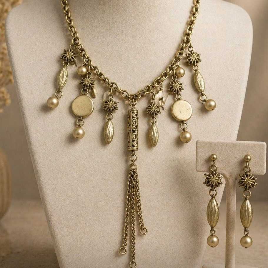 COLLAR DORADO Y PENDIENTES