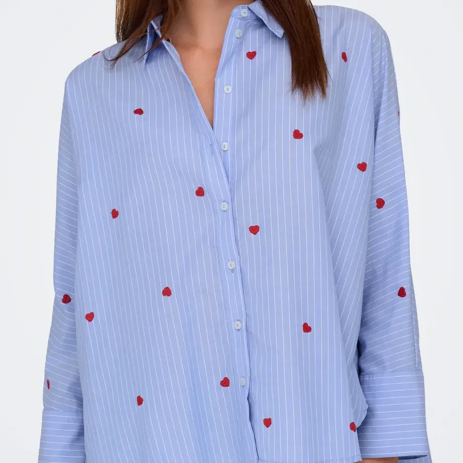 CAMISA ONLY CORAZONES MUJER