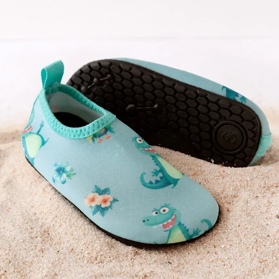 ESCARPINES DE BEBÉ ANTIDESLIZANTES PARA PLAYA Y PISCINA `AQUASOCKER` 3822 VERDE KIOKIDS