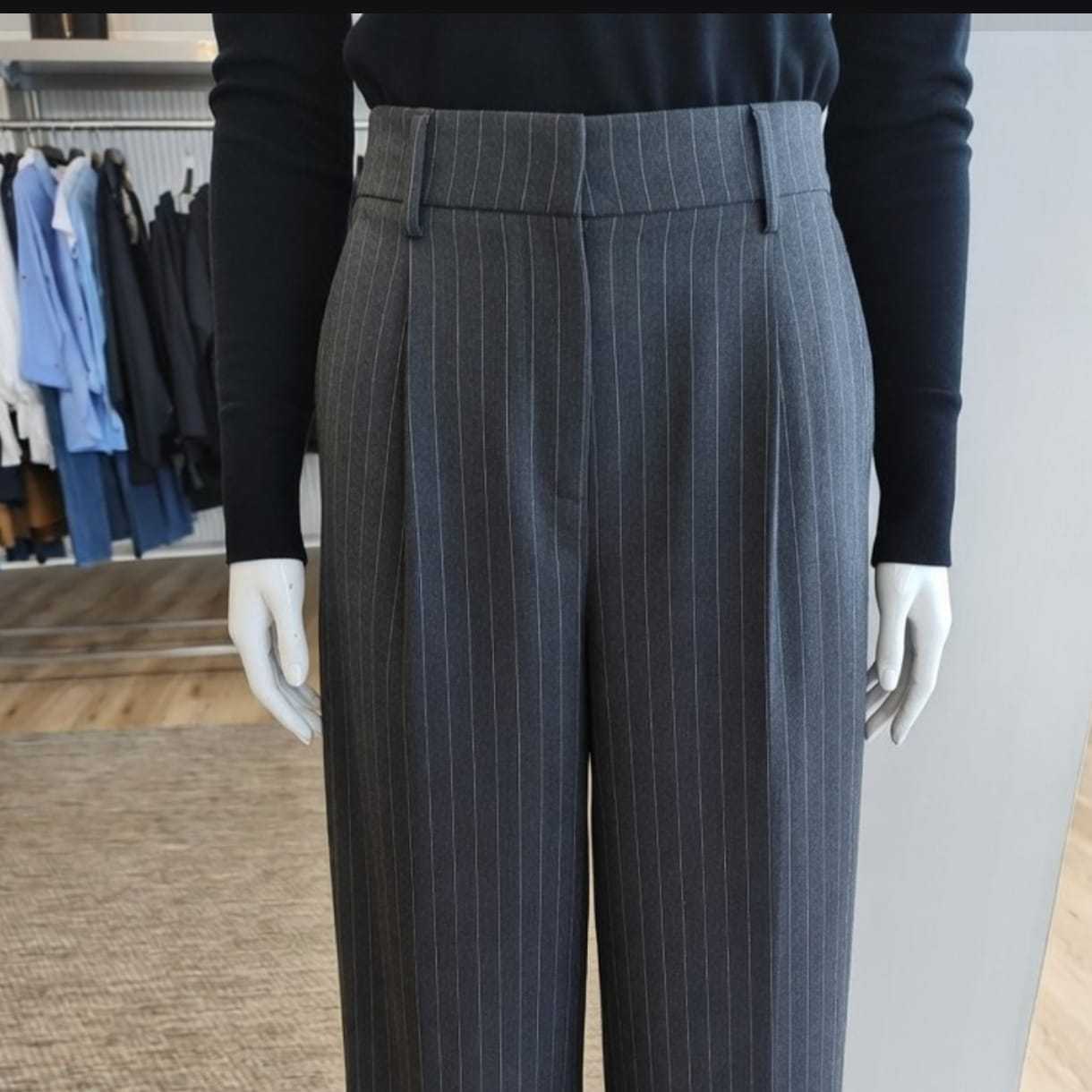 PANTALON GRIS CON RAYA DIPLOMÁTICA ANTES: 69.90€