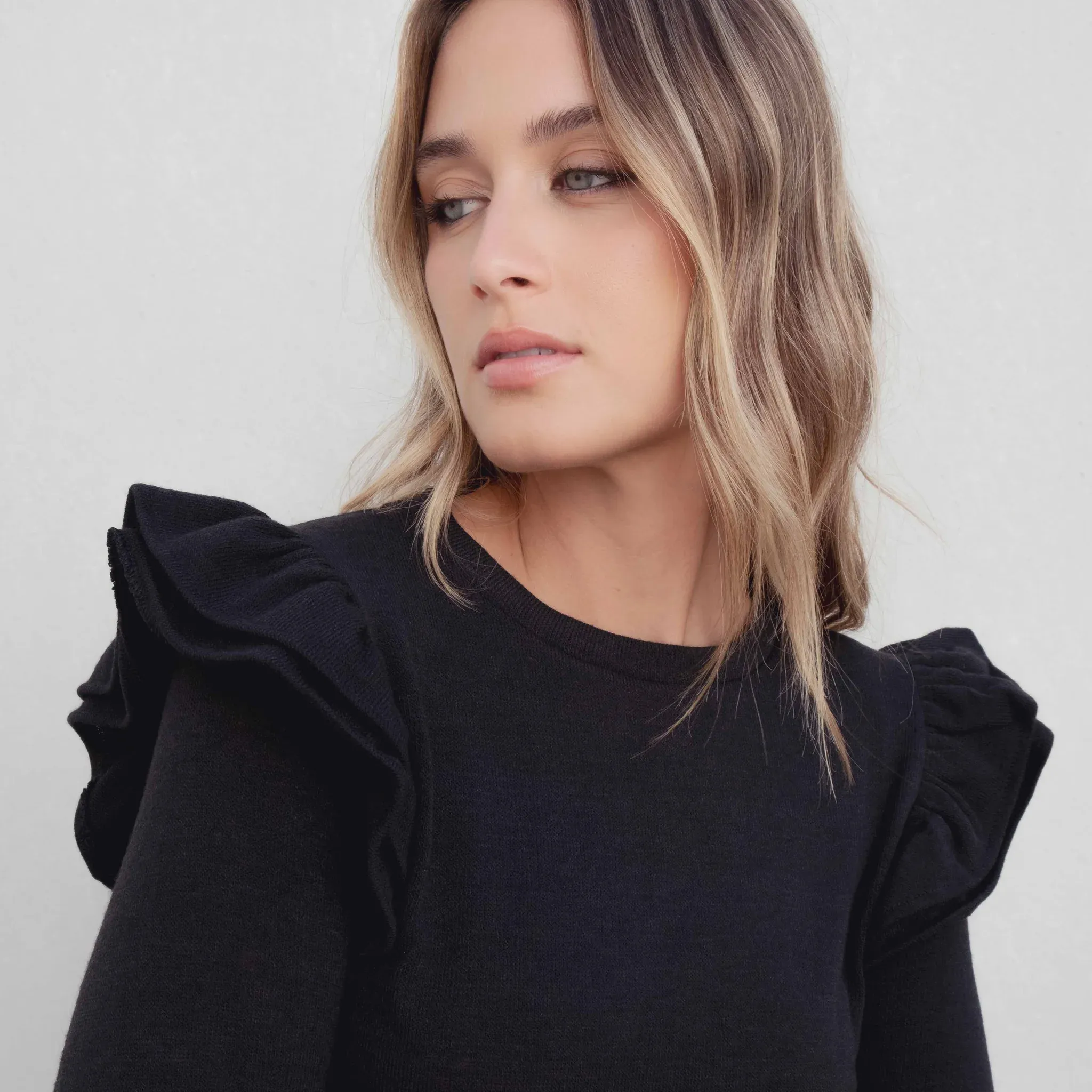 JERSEY NEGRO EMAROLA CON VOLANTES